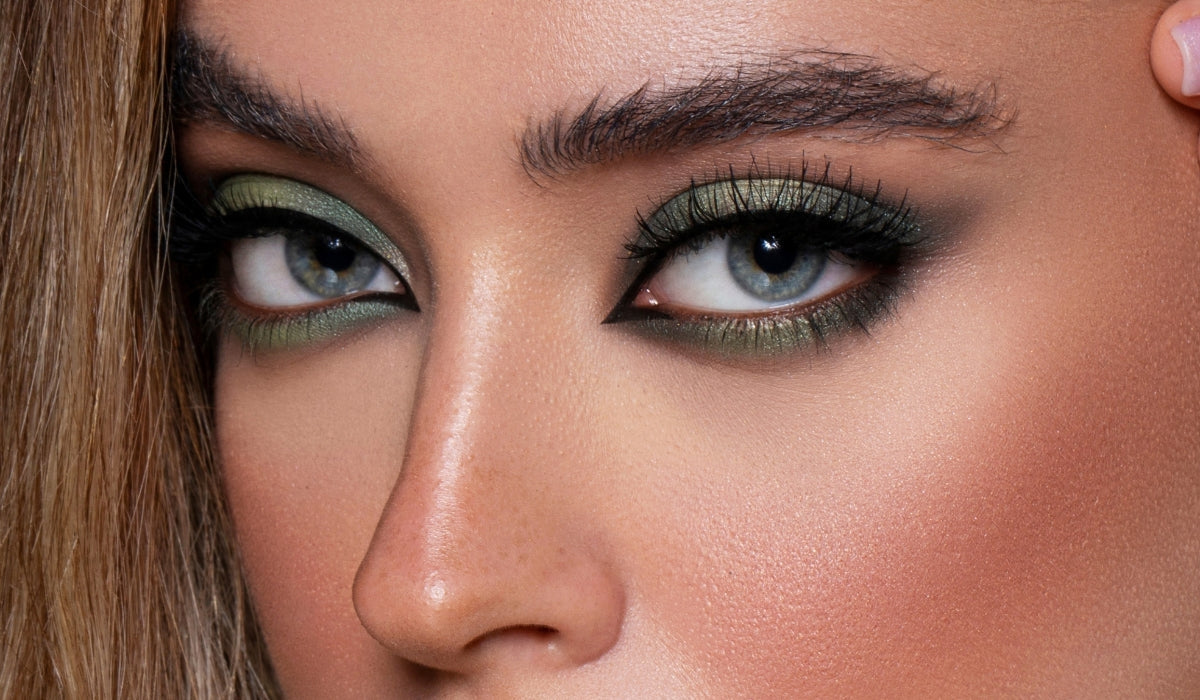 Let's Dive Into The History Of False Eyelashes. Glance Cosmetics