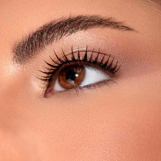 Provoke short natural lashes for a striking look