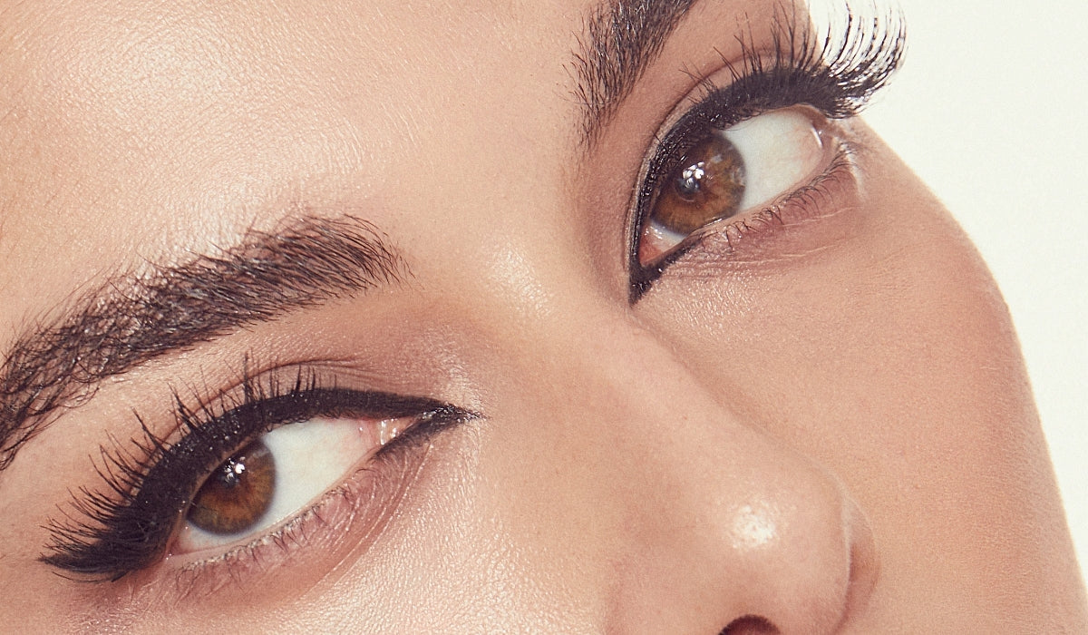 How To Make Your False Eyelashes Look More Natural - Glance Cosmetics