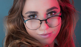False Eyelashes and Glasses: How to Make It Happen?-Glance Cosmetics