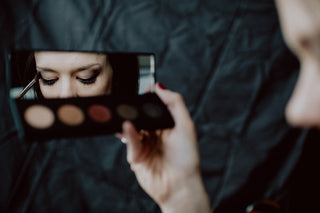 The Secret to Long-Lasting Lashes: The Top 5 Eyelash Adhesives You Need to Know-Glance Cosmetics